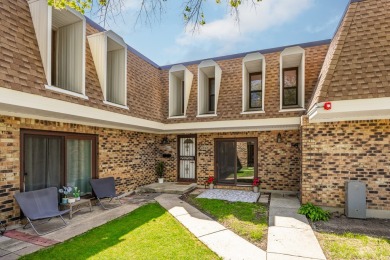 Welcome to this freshly renovated 2 bedroom, 1 full and 2 half on Village Greens of Woodridge Golf Course in Illinois - for sale on GolfHomes.com, golf home, golf lot