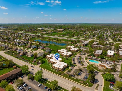 Welcome to this freshly renovated 2 bedroom, 1 full and 2 half on Village Greens of Woodridge Golf Course in Illinois - for sale on GolfHomes.com, golf home, golf lot