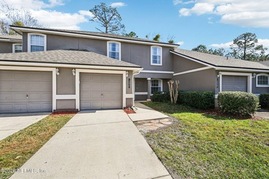 Welcome to this well maintained three bedroom, two bath townhome on Golf Club At Fleming Island in Florida - for sale on GolfHomes.com, golf home, golf lot
