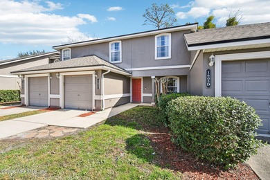 Welcome to this well maintained three bedroom, two bath townhome on Golf Club At Fleming Island in Florida - for sale on GolfHomes.com, golf home, golf lot