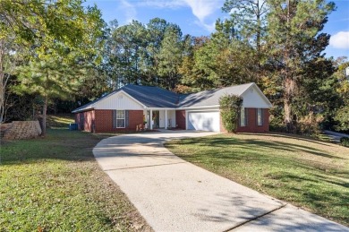 Seller offers up to $2,500 towards buyers closing costs on Lake Forest Yacht and Country Club in Alabama - for sale on GolfHomes.com, golf home, golf lot