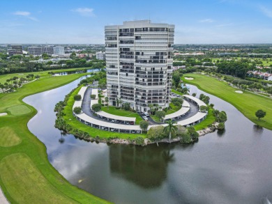 Experience luxury living in this beautifully renovated 2-bedroom on  in Florida - for sale on GolfHomes.com, golf home, golf lot