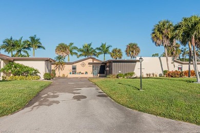 Beautiful, completely renovated, 3 bedroom/ 2 bath villa with on The Glades Golf and Country Club in Florida - for sale on GolfHomes.com, golf home, golf lot