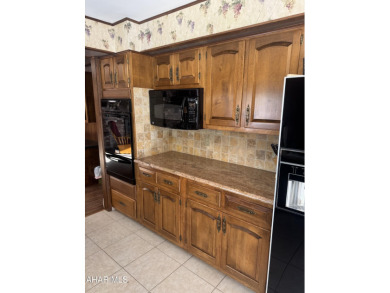 Beautiful four bedroom, three and a half bath home situated on on Summit Country Club in Pennsylvania - for sale on GolfHomes.com, golf home, golf lot