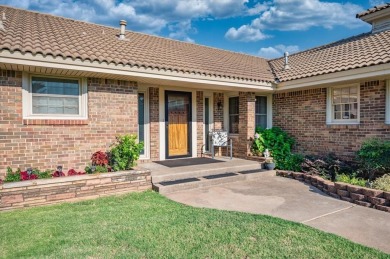 Beautifully Maintained 3-Bed, 2-Bath Home Backing to Hidden on Willow Creek Country Club in Oklahoma - for sale on GolfHomes.com, golf home, golf lot
