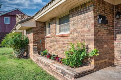 Beautifully Maintained 3-Bed, 2-Bath Home Backing to Hidden on Willow Creek Country Club in Oklahoma - for sale on GolfHomes.com, golf home, golf lot