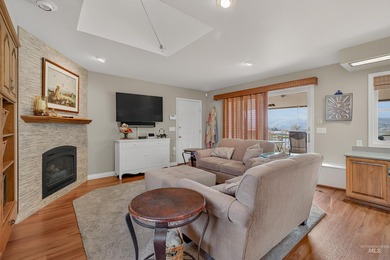 Meticulously cared for and perfectly positioned on the 18th on Lewiston Golf and Country Club in Idaho - for sale on GolfHomes.com, golf home, golf lot