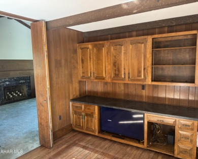 Beautiful four bedroom, three and a half bath home situated on on Summit Country Club in Pennsylvania - for sale on GolfHomes.com, golf home, golf lot