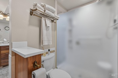 Meticulously cared for and perfectly positioned on the 18th on Lewiston Golf and Country Club in ID - for sale on GolfHomes.com, golf home, golf lot