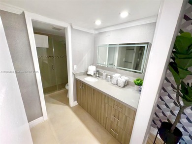 Beautifully updated 2bed / 2 bath condo in Aventura! Bright and on Turnberry Isle Resort and Club in Florida - for sale on GolfHomes.com, golf home, golf lot