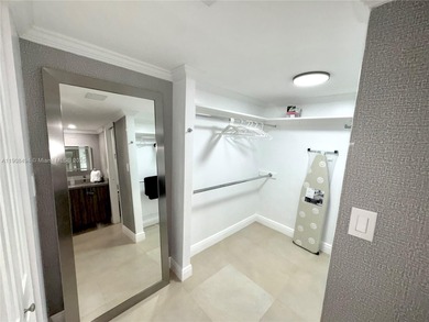 Beautifully updated 2bed / 2 bath condo in Aventura! Bright and on Turnberry Isle Resort and Club in Florida - for sale on GolfHomes.com, golf home, golf lot
