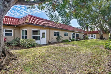 Welcome to this 55+ community of Pinewood Village.  This bright on Clearwater Executive Golf Course in Florida - for sale on GolfHomes.com, golf home, golf lot