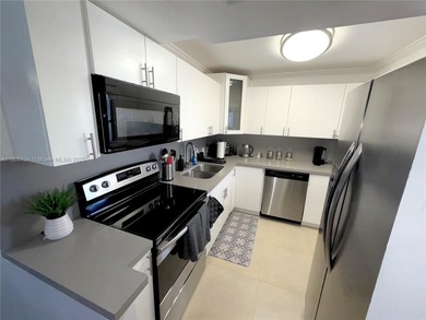 Beautifully updated 2bed / 2 bath condo in Aventura! Bright and on Turnberry Isle Resort and Club in Florida - for sale on GolfHomes.com, golf home, golf lot