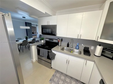 Beautifully updated 2bed / 2 bath condo in Aventura! Bright and on Turnberry Isle Resort and Club in Florida - for sale on GolfHomes.com, golf home, golf lot