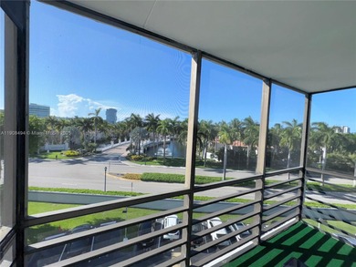 Beautifully updated 2bed / 2 bath condo in Aventura! Bright and on Turnberry Isle Resort and Club in Florida - for sale on GolfHomes.com, golf home, golf lot