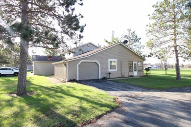 2 bed 2 bath condo located just outside of Portage at Saddle on Saddle Ridge Golf Club in Wisconsin - for sale on GolfHomes.com, golf home, golf lot