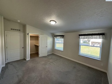 MLS# 284950 Enjoy all of the convenience of single level living on Colfax Golf Club in Washington - for sale on GolfHomes.com, golf home, golf lot