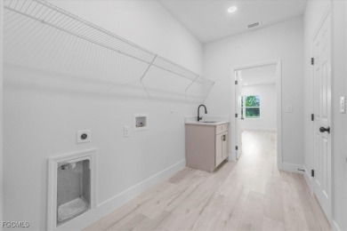 Beautiful New Construction in Sun 'N Lake - 4 Bedrooms, 3 Baths on Sun n Lake Golf and Country Club in Florida - for sale on GolfHomes.com, golf home, golf lot