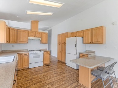 ***PRICE IMPROVED***Welcome to this charming 55+ community in on Murray Parkway Golf Course in Utah - for sale on GolfHomes.com, golf home, golf lot