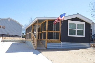 This is a beautifully renovated, from top to bottom, Tiny home on Pointe Royale Village Country Club in Missouri - for sale on GolfHomes.com, golf home, golf lot