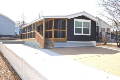 This is a beautifully renovated, from top to bottom, Tiny home on Pointe Royale Village Country Club in Missouri - for sale on GolfHomes.com, golf home, golf lot