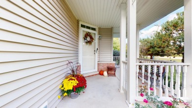Sparkling, fresh, and ready for you to move right in, this on Broken Arrow Golf Club in Illinois - for sale on GolfHomes.com, golf home, golf lot