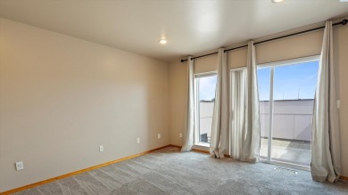 Updated Meadow Springs Townhouse w/VIEW of the HORSE HEAVEN on Meadow Springs Country Club in Washington - for sale on GolfHomes.com, golf home, golf lot