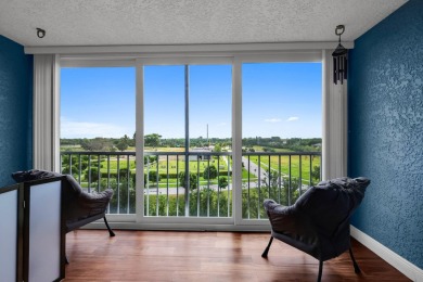 Discover this move-in ready 1BR condo in Crystal Lake, combining on Crystal Lake Country Club in Florida - for sale on GolfHomes.com, golf home, golf lot
