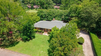 Charming, 3 bedroom, 2.5 bath brick ranch nestled in a on Houndslake Country Club in South Carolina - for sale on GolfHomes.com, golf home, golf lot
