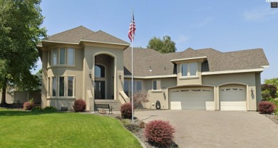 MLS# 285051 Modern Elegance Meets Everyday Comfort in Canyon on Canyon Lakes Golf Course in Washington - for sale on GolfHomes.com, golf home, golf lot