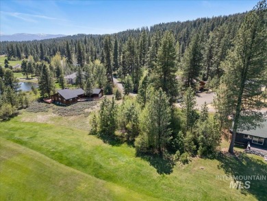 Nestled on a tranquil cul-de-sac at the esteemed Meadowcreek on Meadowcreek Golf Resort in Idaho - for sale on GolfHomes.com, golf home, golf lot