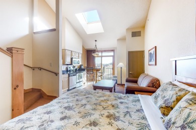 Here's your opportunity to own a bright, airy Chula Vista on Coldwater Canyon Golf Course in Wisconsin - for sale on GolfHomes.com, golf home, golf lot