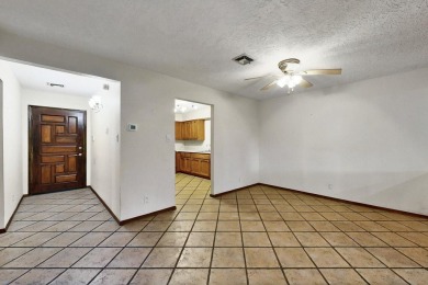 Well maintained Northeast Heights townhome on a low traffic on Arroyo Del Oso Golf Course in New Mexico - for sale on GolfHomes.com, golf home, golf lot