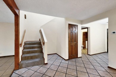 Well maintained Northeast Heights townhome on a low traffic on Arroyo Del Oso Golf Course in New Mexico - for sale on GolfHomes.com, golf home, golf lot