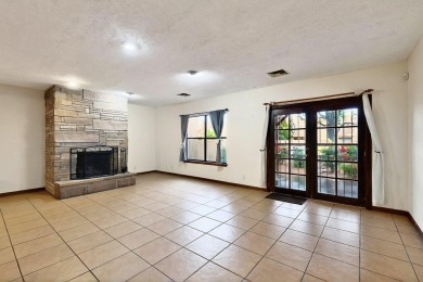 Well maintained Northeast Heights townhome on a low traffic on Arroyo Del Oso Golf Course in New Mexico - for sale on GolfHomes.com, golf home, golf lot