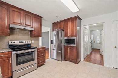 GOLF COURSE COMMUNITY! KITCHEN WITH GRANITE COUNTERTOPS. GAS on Honey Bee Golf Club in Virginia - for sale on GolfHomes.com, golf home, golf lot