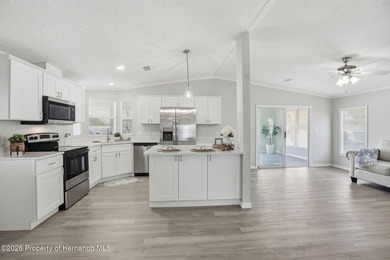 LIVE THE FLORIDA LIFESTYLE you have been dreaming of in this on Brookridge Country Club in Florida - for sale on GolfHomes.com, golf home, golf lot