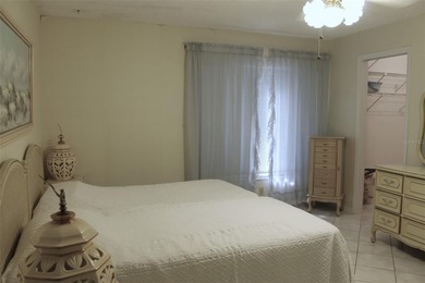 PRICED TO SELL!  It's not very often that a 2/2/2 1794 sq ft htd on Mainlands Golf Club in Florida - for sale on GolfHomes.com, golf home, golf lot