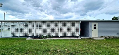 MODERN, Stunning 2 bedroom 2 bath home in 55 + Resort style on Zephyrhills Municipal Golf Course in Florida - for sale on GolfHomes.com, golf home, golf lot