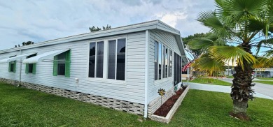 MODERN, Stunning 2 bedroom 2 bath home in 55 + Resort style on Zephyrhills Municipal Golf Course in Florida - for sale on GolfHomes.com, golf home, golf lot
