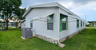 MODERN, Stunning 2 bedroom 2 bath home in 55 + Resort style on Zephyrhills Municipal Golf Course in Florida - for sale on GolfHomes.com, golf home, golf lot