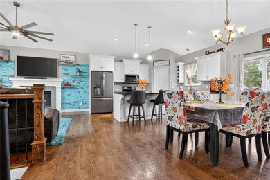 Set in Rollins Landing, this 5 Bedroom, 3 Bathroom home blends on Paradise Pointe Golf Complex in Missouri - for sale on GolfHomes.com, golf home, golf lot