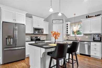 Set in Rollins Landing, this 5 Bedroom, 3 Bathroom home blends on Paradise Pointe Golf Complex in Missouri - for sale on GolfHomes.com, golf home, golf lot