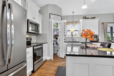 Set in Rollins Landing, this 5 Bedroom, 3 Bathroom home blends on Paradise Pointe Golf Complex in Missouri - for sale on GolfHomes.com, golf home, golf lot