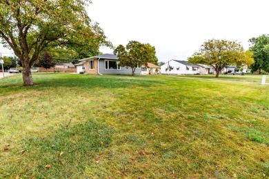 Move-In Ready Ranch - Fully Renovated Don't miss this stunning on Cedar Pointe Golf Course in Iowa - for sale on GolfHomes.com, golf home, golf lot