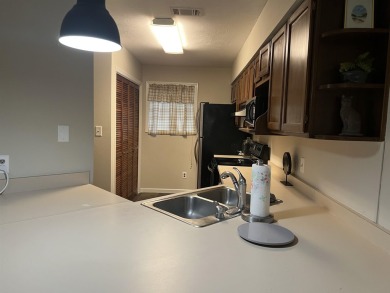 Well kept end unit. 2 BR 2.5 Bath townhouse with high ceilings on Hilaman Park Golf Course in Florida - for sale on GolfHomes.com, golf home, golf lot