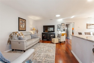 This newly remodeled 2 bedroom, 2 bath, 1 car garage villa is on Highland Lakes Executive Golf Course in Florida - for sale on GolfHomes.com, golf home, golf lot