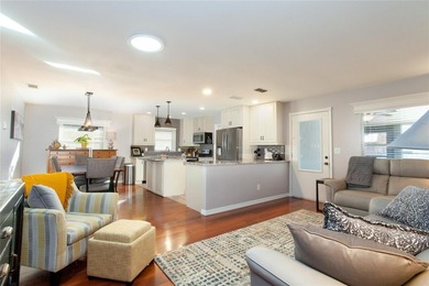 This newly remodeled 2 bedroom, 2 bath, 1 car garage villa is on Highland Lakes Executive Golf Course in Florida - for sale on GolfHomes.com, golf home, golf lot