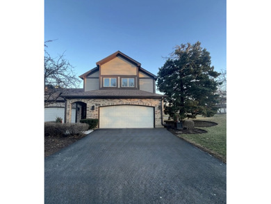 BEAUTIFULLY UPDATED 2022 in Villa Olivia, near golf course. Home on Villa Olivia Country Club in Illinois - for sale on GolfHomes.com, golf home, golf lot