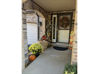 BEAUTIFULLY UPDATED 2022 in Villa Olivia, near golf course. Home on Villa Olivia Country Club in Illinois - for sale on GolfHomes.com, golf home, golf lot